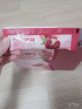헬스업_쁘띠쁘띠석류콜라겐젤리_20g x 14포 — 5점을 준 리뷰어가 2020년 9월 올린 사용 사진