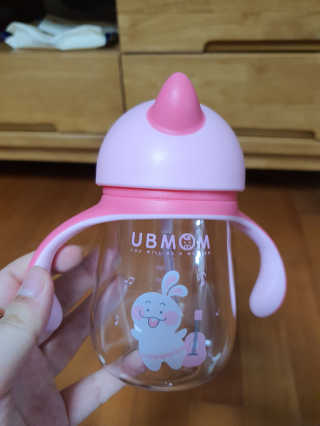 유비맘 트라이탄 코니빨대컵_컬러 랜덤 발송 — 5점을 준 리뷰어가 2020년 10월 올린 사용 사진