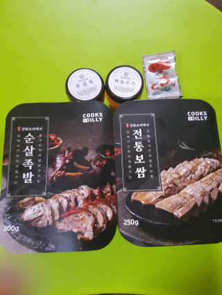 쿡스딜리 순살족발+전통보쌈+마늘소스+무김치 — 5점을 준 리뷰어가 2020년 6월 올린 사용 사진
