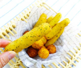 가치식탁 리얼치즈스틱, 리얼크림치즈볼 — 5점을 준 리뷰어가 2020년 6월 올린 사용 사진