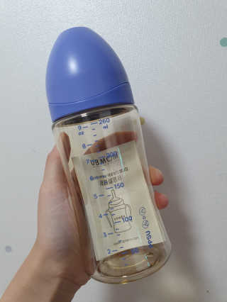 유비맘 PPSU 젖병 노꼭지_260ml_컬러 랜덤 발송 — 5점을 준 리뷰어가 2020년 10월 올린 사용 사진