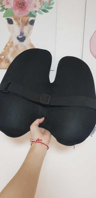 바네스데코 메모리폼 라텍스 등받이 날개쿠션 — 5점을 준 리뷰어가 2020년 4월 올린 사용 사진