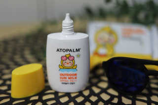 아토팜 야외놀이 선밀크 SPF50+ PA+++ — 4.5점을 준 리뷰어가 2020년 5월 올린 사용 사진