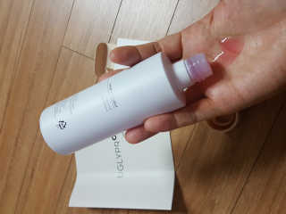 어글리프루프 에센스 스탑디어글리 레드모먼트 에센스 120ml — 5점을 준 리뷰어가 2020년 7월 올린 사용 사진