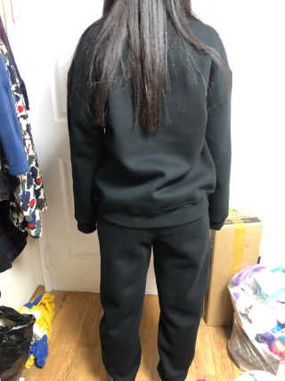 브랜디드라이프스타일코리아 행텐 헤리티지 맨투맨 SET — 4점을 준 리뷰어가 2020년 11월 올린 사용 사진