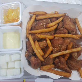 네네치킨 소이크런치윙봉 — 5점을 준 리뷰어가 2020년 4월 올린 사용 사진