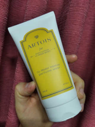 아르투아 ARTOIS 꽃밭에 누운듯 은은한 꽃향기, 아르투아 자르 바디로션 — 5점을 준 리뷰어가 2020년 7월 올린 사용 사진