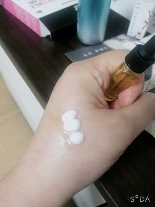 르 프루니에 플럼 뷰티 오일 디럭스 미니 3.7ml — 5점을 준 리뷰어가 2020년 5월 올린 사용 사진
