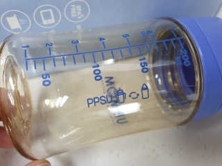 유비맘 PPSU 젖병 노꼭지_200ml_컬러 랜덤 발송 — 5점을 준 리뷰어가 2020년 9월 올린 사용 사진