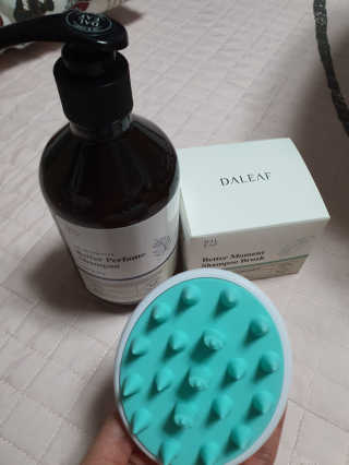 달리프 베러 퍼퓸 샴푸 1000ml 레이니데이 or 일랑로즈 — 5점을 준 리뷰어가 2020년 4월 올린 사용 사진