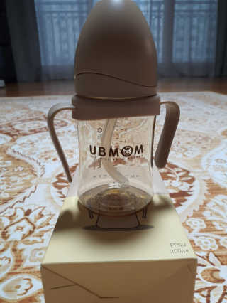 유비맘 샘방지 PPSU 빨대컵_컬러 랜덤 발송 — 5점을 준 리뷰어가 2020년 10월 올린 사용 사진