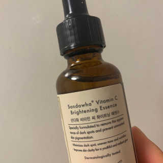 [스킨큐어] 산다화 비타민C 화이트닝 에센스 30ml — 4점을 준 리뷰어가 2020년 4월 올린 사용 사진
