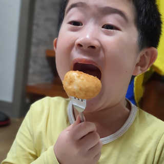 [풀무원] 치즈볼 2종-모짜렐라, 앙크림 — 5점을 준 리뷰어가 2020년 10월 올린 사용 사진