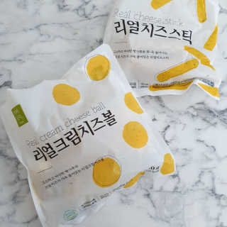 가치식탁 리얼치즈스틱, 리얼크림치즈볼 — 5점을 준 리뷰어가 2020년 8월 올린 사용 사진