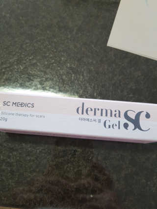 derma SC-Gel 더마에스씨 겔 20g — 5점을 준 리뷰어가 2020년 4월 올린 사용 사진