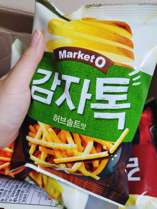 마켓오 감자톡 허브솔트맛/매콤달콤맛 — 5점을 준 리뷰어가 2020년 6월 올린 사용 사진