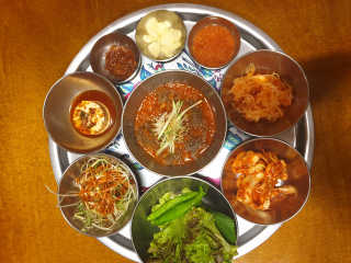 [동네맛집족발] 4개 족발 중 택1 — 5점을 준 리뷰어가 2020년 7월 올린 사용 사진