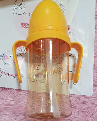 유비맘 샘방지 PPSU 빨대컵_컬러 랜덤 발송 — 5점을 준 리뷰어가 2020년 4월 올린 사용 사진