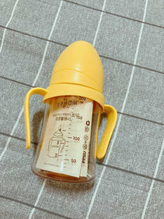 유비맘 샘방지 PPSU 빨대컵_컬러 랜덤 발송 — 5점을 준 리뷰어가 2020년 6월 올린 사용 사진