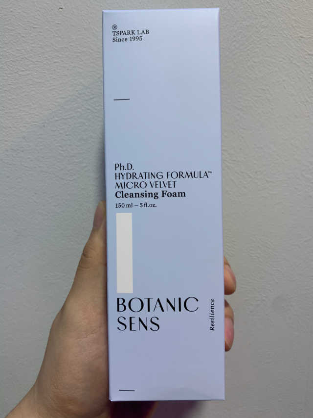 Ph.D 하이드레이팅 포뮬라 마이크로 벨벳 클렌징 폼 리뷰 사진