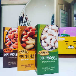 짜먹는 이지견과 짜먹는 이지아몬드, 짜먹는 이지허니피넛, 짜먹는 이지캐슈넛 각 10g X  10포 — 4점을 준 리뷰어가 2021년 3월 올린 사용 사진