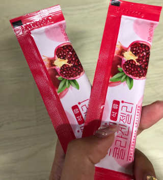 헬스업_쁘띠쁘띠석류콜라겐젤리_20g x 14포 — 5점을 준 리뷰어가 2020년 9월 올린 사용 사진