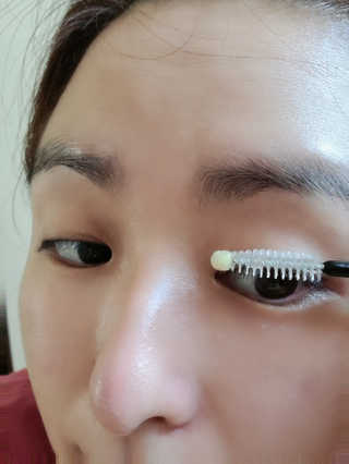 닥터존스킨 눈썹자라 — 4점을 준 리뷰어가 2020년 8월 올린 사용 사진