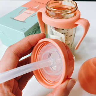 유비맘 샘방지 PPSU 빨대컵_컬러 랜덤 발송 — 4점을 준 리뷰어가 2020년 7월 올린 사용 사진