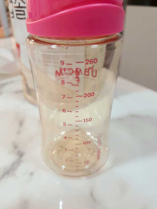 유비맘 PPSU 젖병 노꼭지_260ml_컬러 랜덤 발송 — 5점을 준 리뷰어가 2020년 9월 올린 사용 사진