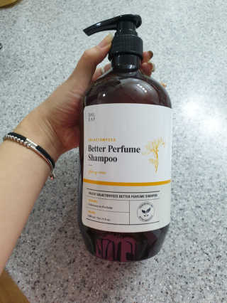 달리프 베러 퍼퓸 샴푸 1000ml 레이니데이 or 일랑로즈 — 5점을 준 리뷰어가 2020년 11월 올린 사용 사진