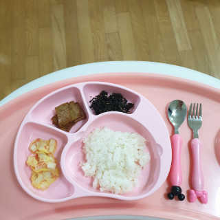 유비맘 캐릭터 실리콘 흡착 식판_색상 랜덤발송 — 5점을 준 리뷰어가 2020년 10월 올린 사용 사진