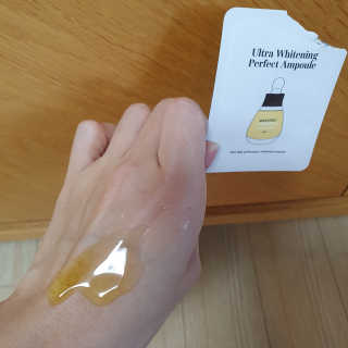 미구하라 프리미엄 울트라 화이트닝 퍼펙트 앰플 오리진  20ml — 5점을 준 리뷰어가 2020년 4월 올린 사용 사진