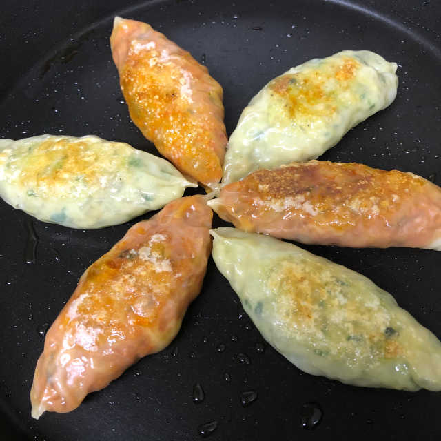 [풀무원] 얇은피 꽉찬 교자 2종 고기, 매콤해물 리뷰 사진