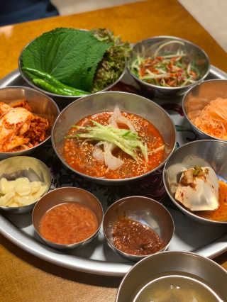 [동네맛집족발] 4개 족발 중 택1 — 5점을 준 리뷰어가 2020년 7월 올린 사용 사진
