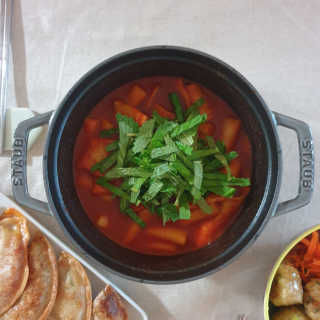 [심플리쿡]창화당떡볶이+모둠만두, 쫄면+굴림만두 SET — 5점을 준 리뷰어가 2020년 9월 올린 사용 사진