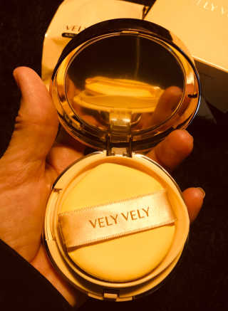 VELY VELY 아우라 허니 글로우 쿠션 — 5점을 준 리뷰어가 2020년 4월 올린 사용 사진