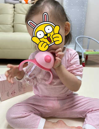 유비맘 트라이탄 코니빨대컵_컬러 랜덤 발송 — 5점을 준 리뷰어가 2020년 10월 올린 사용 사진