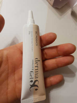 derma SC-Gel 더마에스씨 겔 20g — 4.5점을 준 리뷰어가 2020년 4월 올린 사용 사진