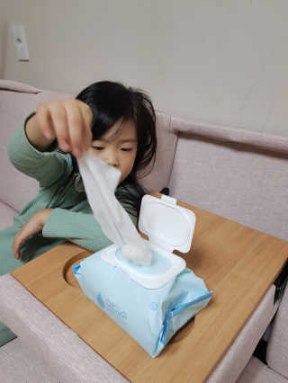 아이수 블루니 몬스터 아기 물티슈 — 5점을 준 리뷰어가 2020년 11월 올린 사용 사진