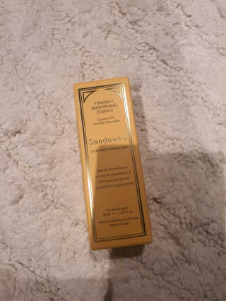 [스킨큐어] 산다화 비타민C 화이트닝 에센스 30ml — 5점을 준 리뷰어가 2020년 4월 올린 사용 사진