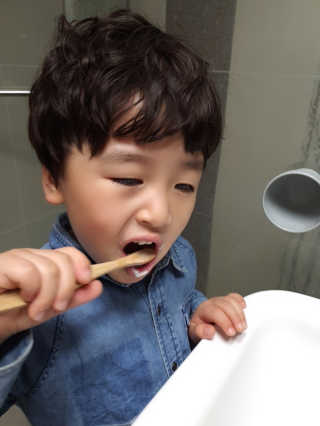 메디덴코 투투스 키즈 어린이 치약 — 5점을 준 리뷰어가 2020년 4월 올린 사용 사진