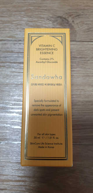 [스킨큐어] 산다화 비타민C 화이트닝 에센스 30ml — 5점을 준 리뷰어가 2020년 4월 올린 사용 사진