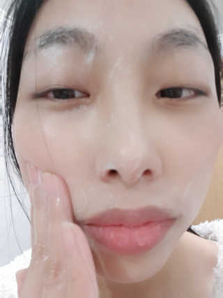 IO 아이오 오늘도 넌 예뻐 - 데일리딥 클렌징폼 — 5점을 준 리뷰어가 2020년 10월 올린 사용 사진