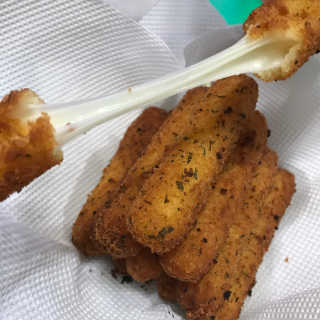 가치식탁 리얼치즈스틱, 리얼크림치즈볼 — 5점을 준 리뷰어가 2020년 10월 올린 사용 사진