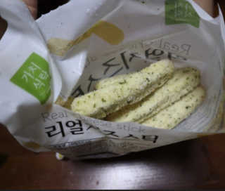 가치식탁 리얼치즈스틱, 리얼크림치즈볼 — 5점을 준 리뷰어가 2020년 10월 올린 사용 사진