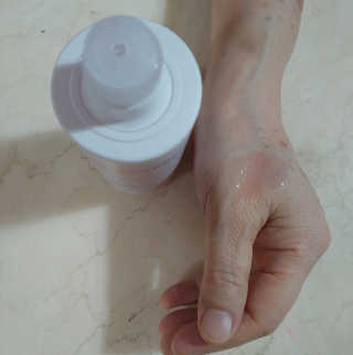 어글리프루프 에센스 스탑디어글리 레드모먼트 에센스 120ml — 5점을 준 리뷰어가 2020년 10월 올린 사용 사진