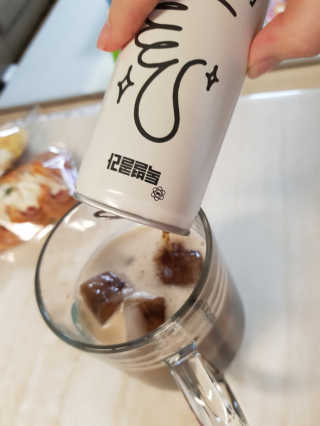 일화 No 슈가0Kcal 스테비아 톡별콜라 콤보팩 250mlX30 캔 — 4점을 준 리뷰어가 2020년 7월 올린 사용 사진