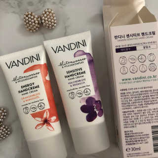 반디니 핸드크림세트 [활기찬 에너지+섬세한 센시티브] — 5점을 준 리뷰어가 2020년 9월 올린 사용 사진