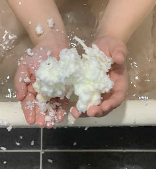 꼬모조이 탱글탱글 구름 콩순이 버블바스 — 5점을 준 리뷰어가 2020년 6월 올린 사용 사진