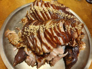 [동네맛집족발] 4개 족발 중 택1 — 5점을 준 리뷰어가 2020년 6월 올린 사용 사진